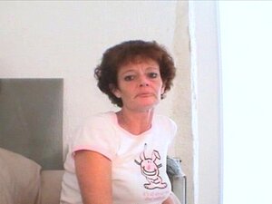 Petite pute mature et mince, preuve en CJ que l'addiction est beyo