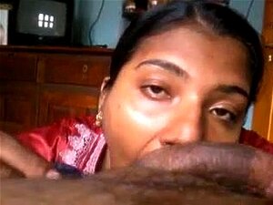 Bonne indienne suce chaudement la bite de son mari