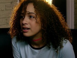 Kinky cutie rugueux labouré après une bite à gorge profonde