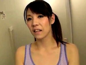 La lourde Jelena fait une branlette espagnole et se fait baiser en