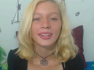 Grosses lèvres chaudes de fille de fac,