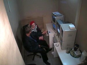 Blonde voyeur possédée, blonde en bottes rouges appartient à un