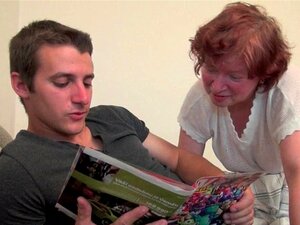 Mamie par alliance rondelette avec de gros seins et une chatte poilue