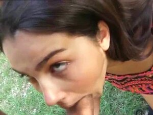 La sexy Valentina Nappi s'est fait baiser dans sa chatte sucrée. La