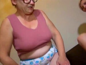 OldNanny grand-mère mature se masturbe avec un gode orange
