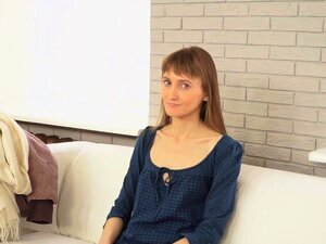 Un nerd chaud dans une action crade