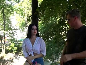 Marcher dans la rue n'a jamais été aussi excitant. Les gars peuvent