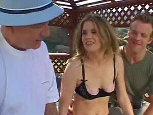 Une MILF chaude travaille ses angles