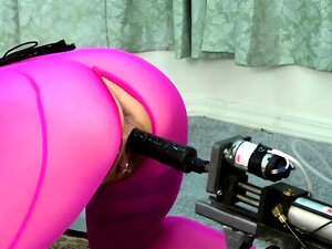 Crochet anal et machine à baiser BDSM