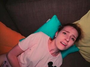 Demi-sœur attachée et vissée pour avoir maté du porno - Thérapie