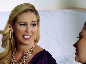 SweetHeart Cherie DeVille, cul lesbien léché