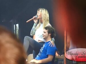 Festival de SEXE ... beaucoup de gros seins et de danse Jennifer