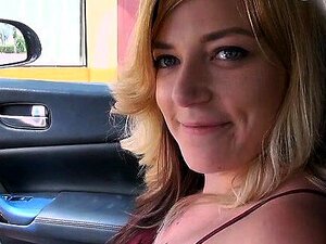 Découvrez le plaisir ultime avec une blondinette coquine et lascive