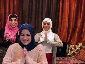 Vraies salopes arabes reçoivent une éjaculation faciale. Vraies