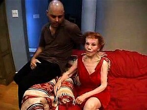 Mamie maigre et deux mecs