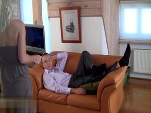 Éjaculation mignonne à l'université surprise