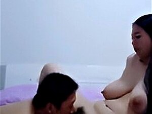 Sexe d'une fille chinoise aux gros seins sur webcam