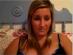 Une nana ronde me montre ses gros nichons, les gros seins de ma copine
