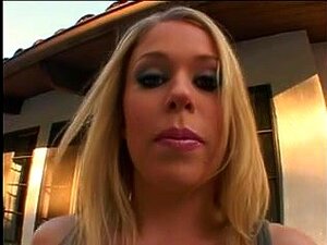 Brit Jamie Brooks se fait doublement baiser, Jamie apprend à gérer