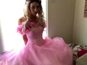 TROP LUBRIQUE - Damoiselle en détresse