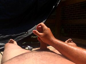 jouant à l'extérieur