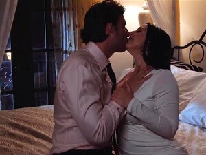 Angela White dans la scène de Saint-Valentin pécheresse 4