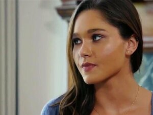 La MILF Brandi Love parle de la bombe Zoe Bloom dans une scène