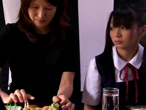 Regarde une écolière japonaise maintenant ! - Mignonne, japonaise,