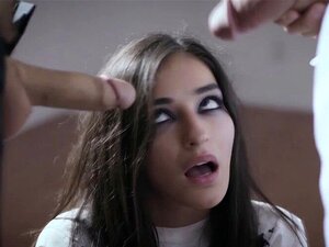 Accro au sexe mentalement malade baisé brutalement en institution. La