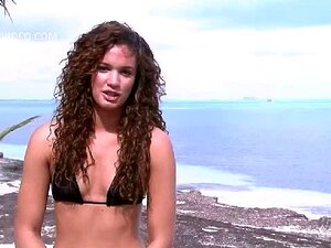 Celeb Arianna Carde nue et joueuse