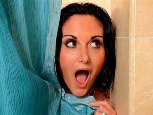 Les belles nanas Ava Addams et Bill Bailey s'amusent avec une bonne