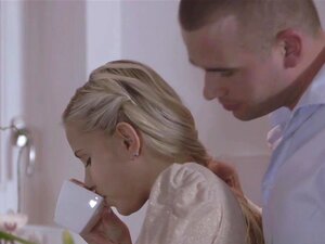 Lara et Tommy D. - Café crémeux. Faire du café le matin n'a jamais