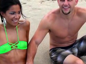 Alana Jade et Jmac prennent leur pied près de la piscine. L'homme lui