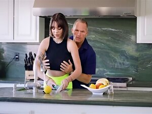 Gabbie Carter se fait utiliser à nouveau