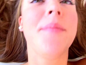 Castingcouch-HD Sally est nerveuse. Pas pour longtemps