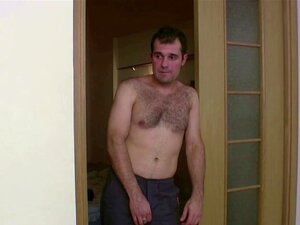 beau-père surpris pas sa belle-fille Denise se masturbe
