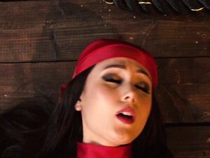 Les contrevenants Une parodie DP XXX. Ariana Marie dans les