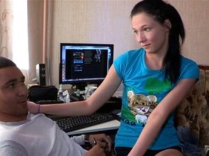 Elle s’y attache de plus en plus vite en pleurant de plus en plus