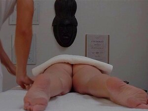 Puis-je masser ton clito. On espionne des filles tchèques pendant un