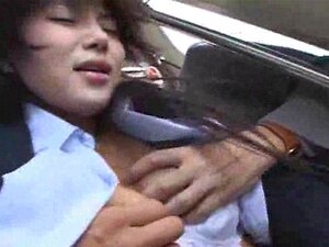 Fille gangbangée dans un train bondé Partie 1