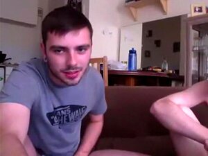 Vidéo gay maison chaude avec des scènes de twinks,
