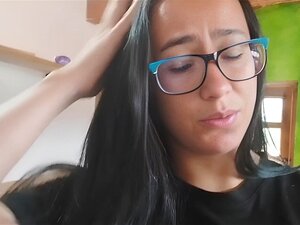 Il est rentré de courses et j'ai vraiment envie de me masturber