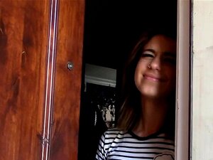 La locataire mignonne baise pour ne pas être expulsée. La locataire