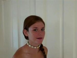 Vivez une rencontre virtuelle torride avec une beauté amateur qui