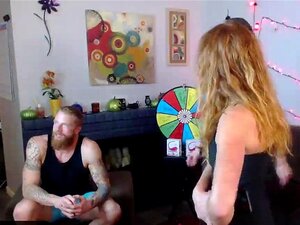 Fête de sexe en groupe sur cam tellement incroyable de sexe. Un