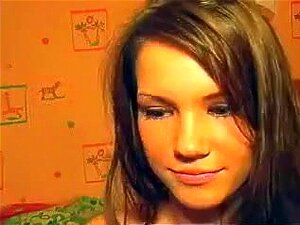 Incroyable brun clair poilu donnant un beau strip-tease sur webcam,