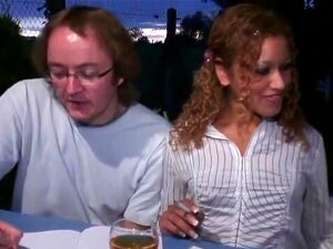 Découvrez le plaisir ultime alors que cette coquine satisfait deux