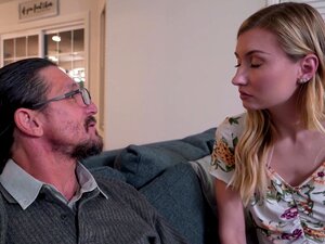 La douce Emma Sirus se tape la grosse bite de son beau-père