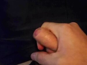 Plongez dans l'excitation d'un membre imposant qui frémit d'envie.
