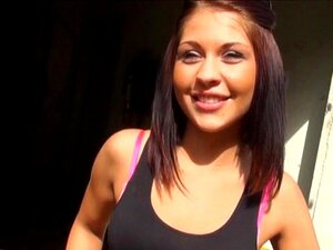 Bianca Pearl baisée et éjaculée sur le visage pour un morceau